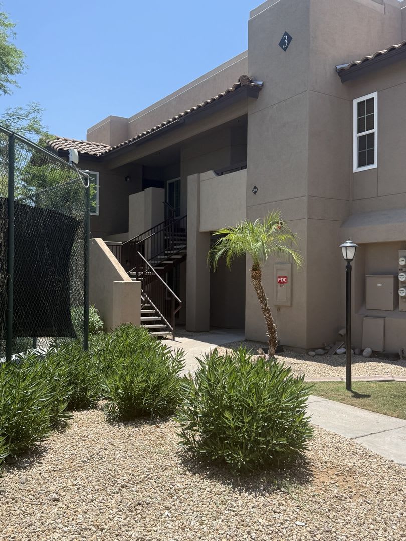 Fully furnished Scottsdale condo! MOVE IN SPECIAL WITH APPROVED CREDIT! – photo 1