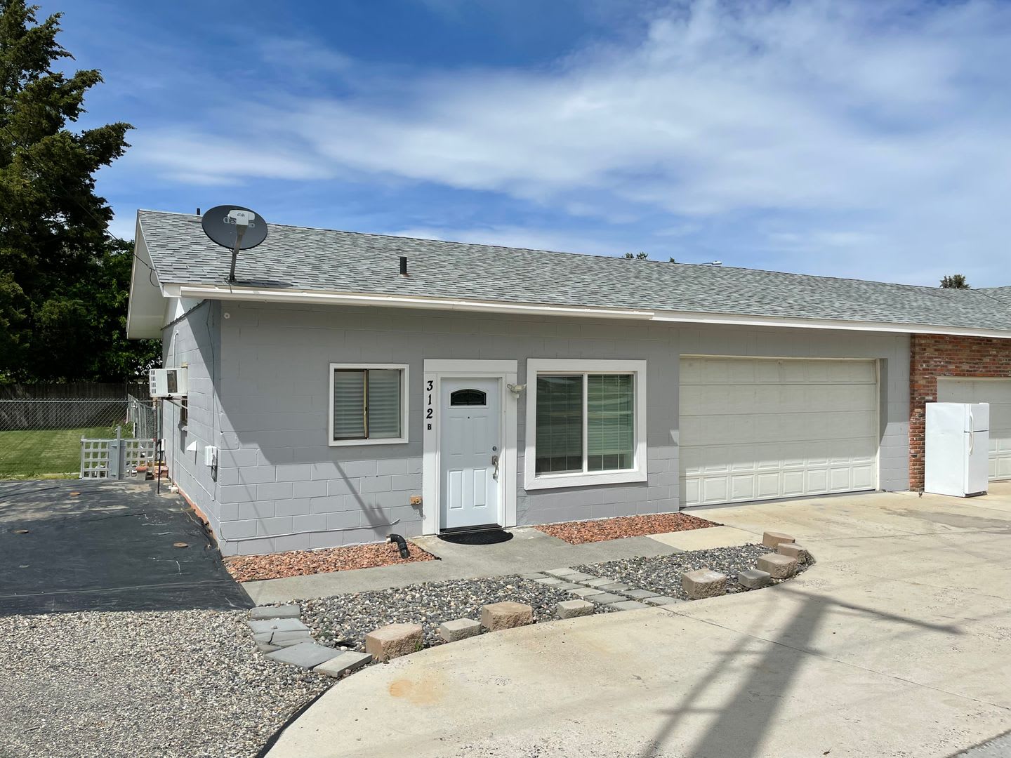 2 bedroom WATER/SEWER INCLUDED IN RENT! – photo 2
