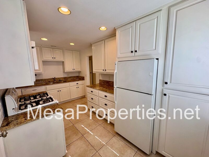 1480 N Mills Ave – photo 4