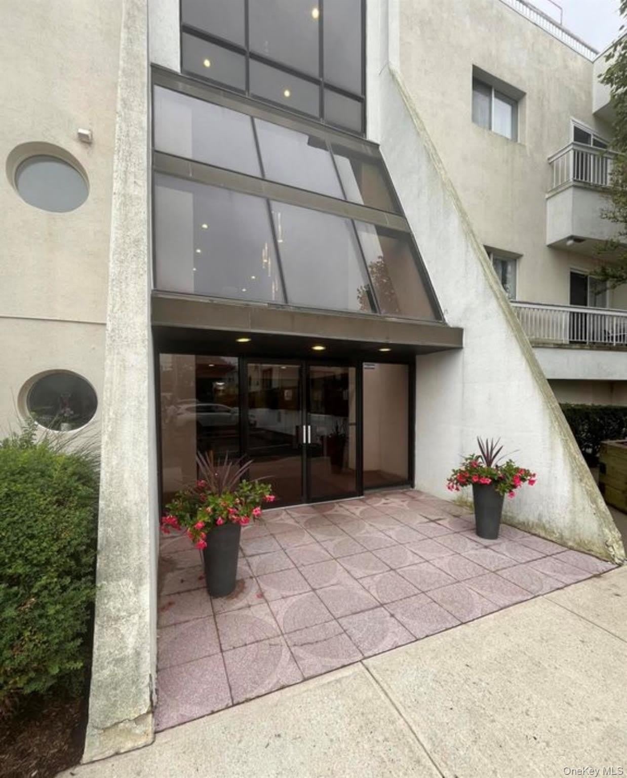 170 190 Schofield Street – photo 2