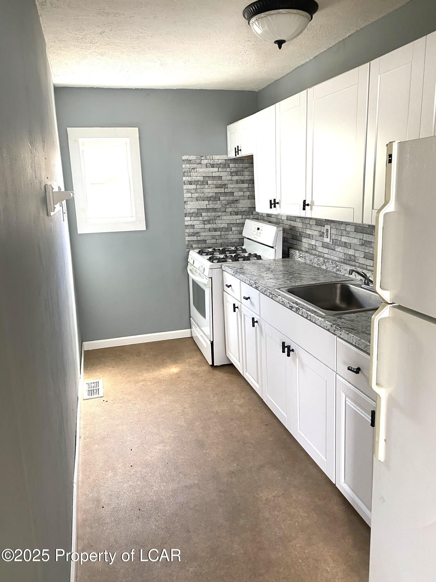779 N Washington – photo 2