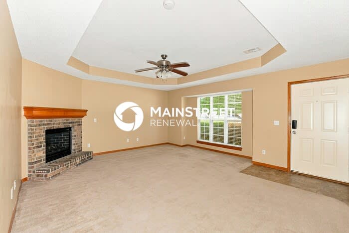 310 East Elm Street – photo 2