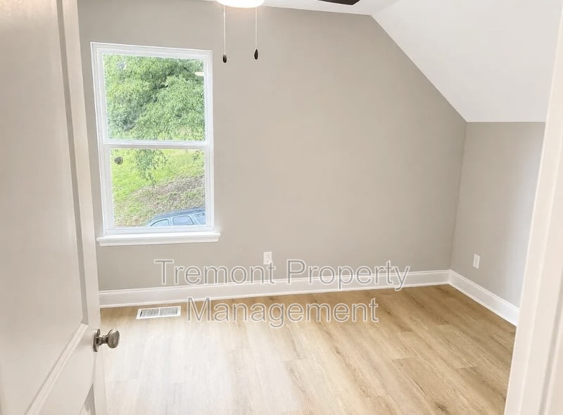 2708 East 21st Street – photo 4