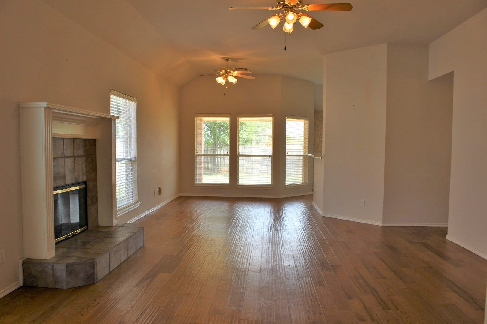 Charming 3 Bed, 2 Bath Home in Edmond with Gated Neighborhood – photo 2