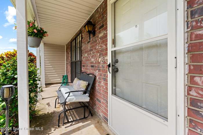 1517 Manor Drive Northeast – photo 3
