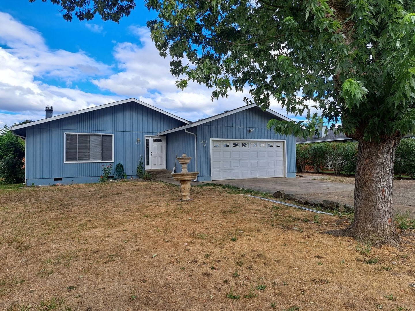 Green area 3 Bedroom 2 Bath with Garage – photo 1