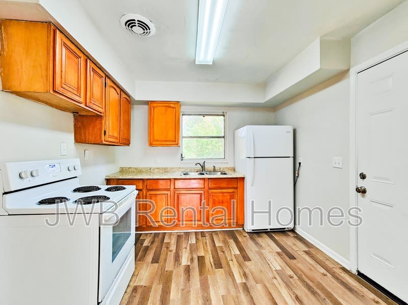 2321 Kinwood Ave – photo 2