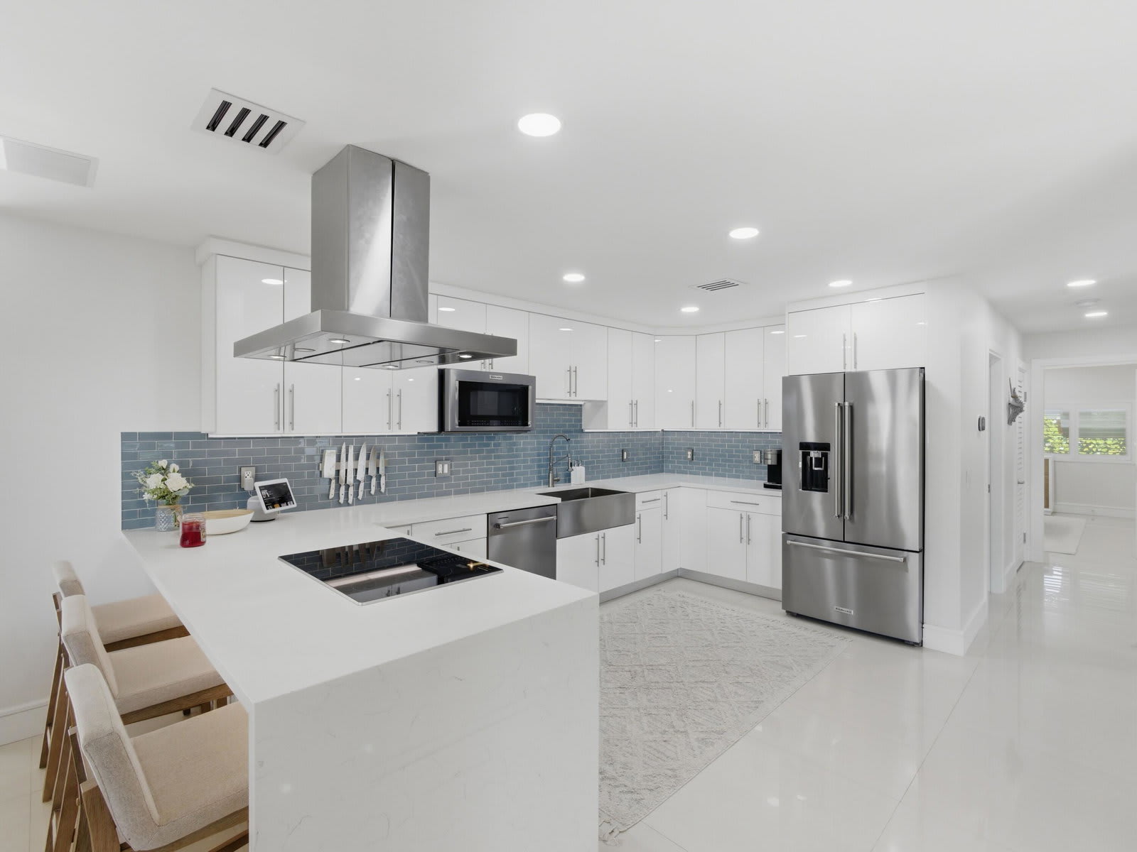 2210 Northeast 3rd Avenue – photo 3