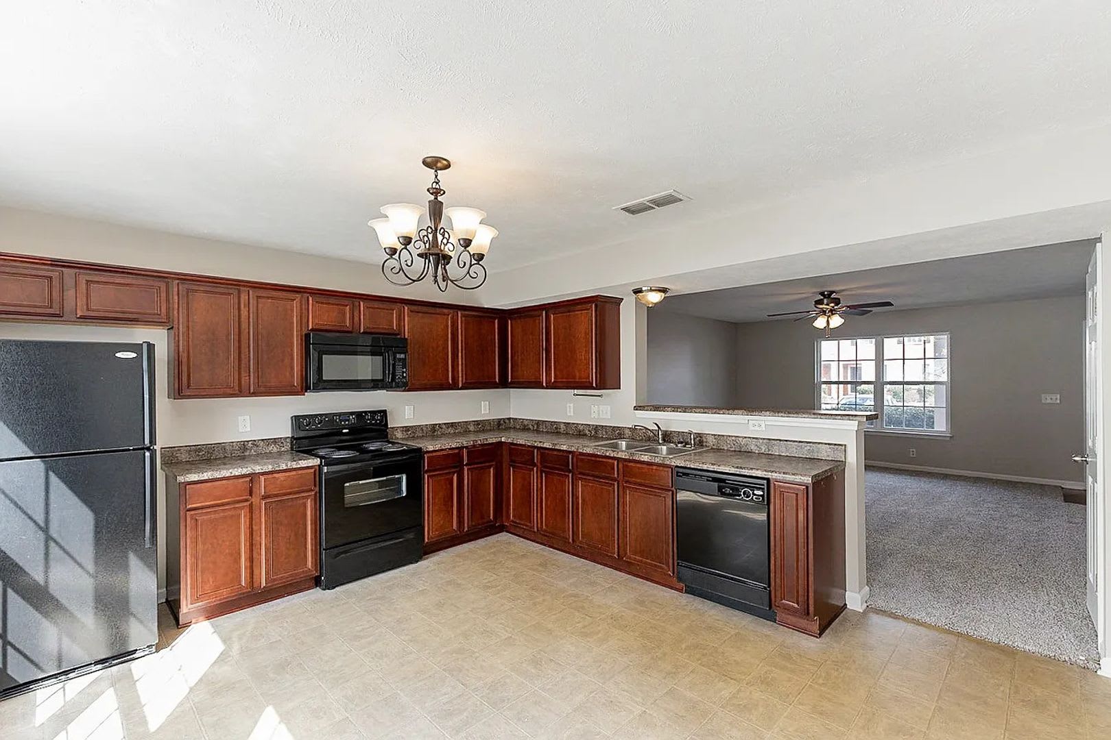 2 Bed, 2.5 Bath Townhome in Indian Creek – photo 4