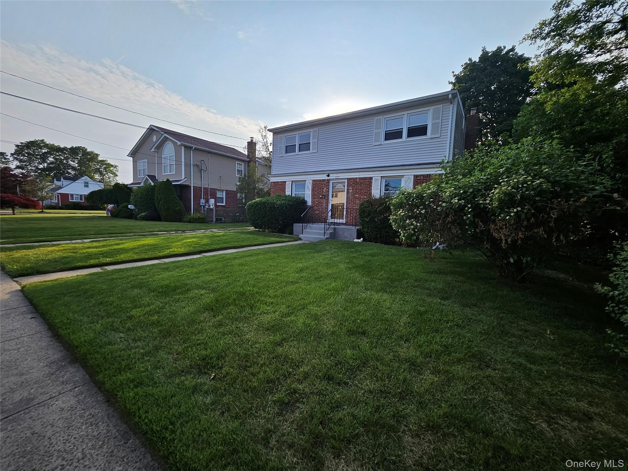 1571 Powers Avenue – photo 3