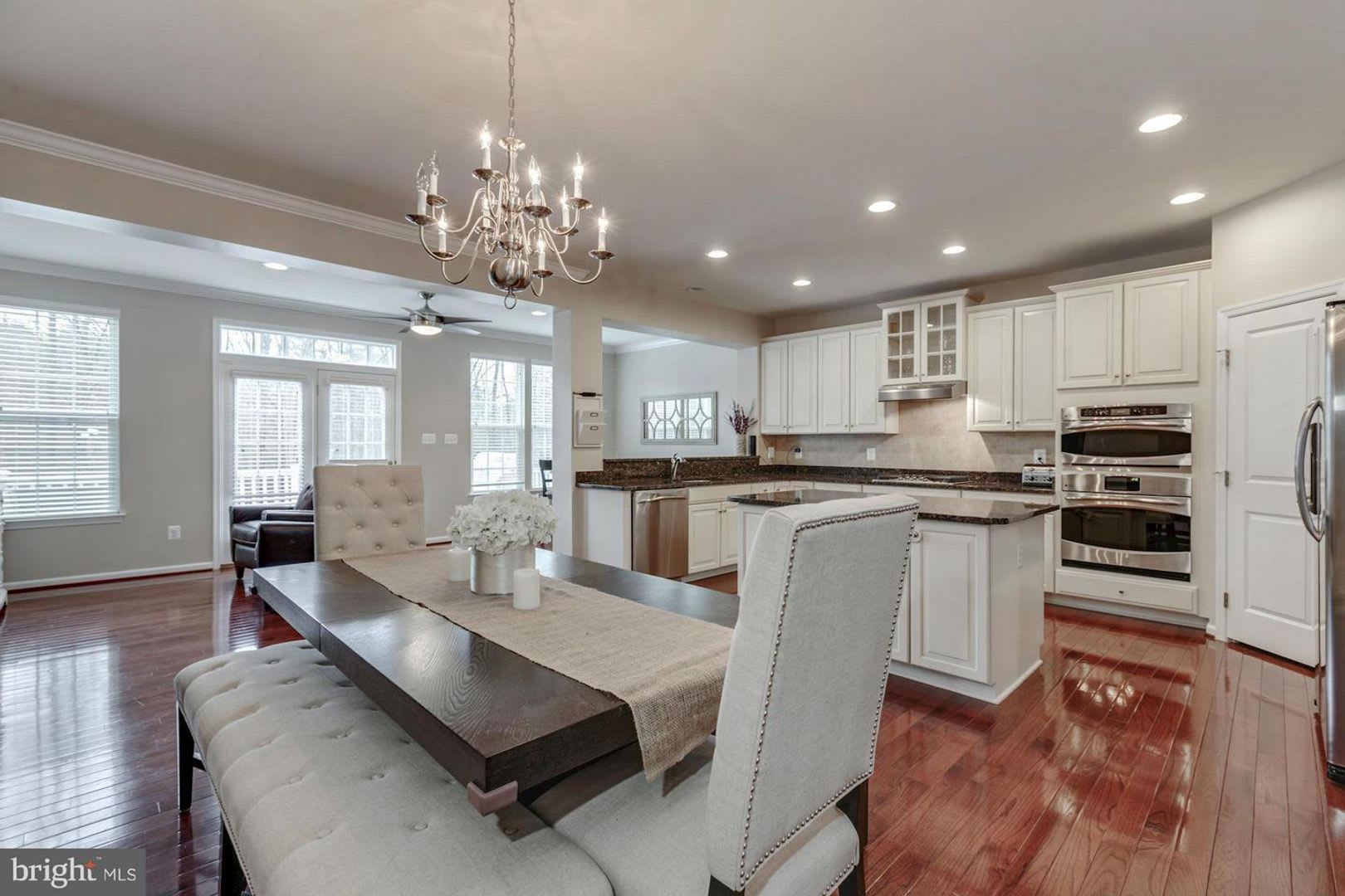 Beautiful 3BR Townhome Available – photo 4