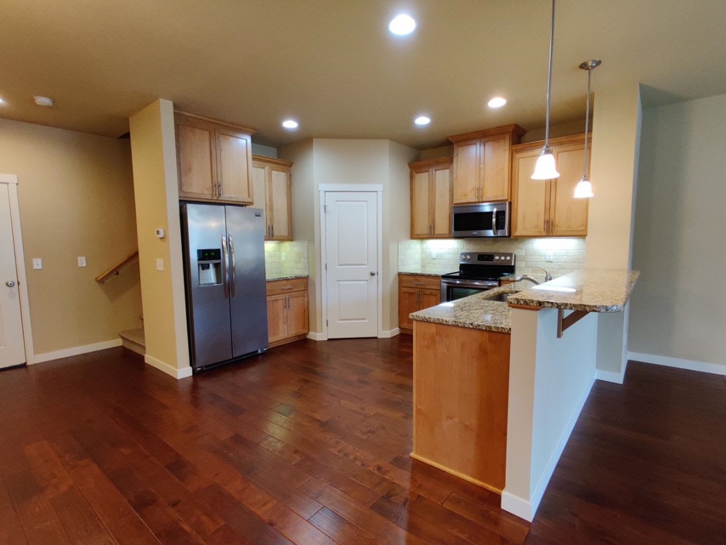 Pending Application Modern 3Bd Town Home Brand New Carpet – photo 3