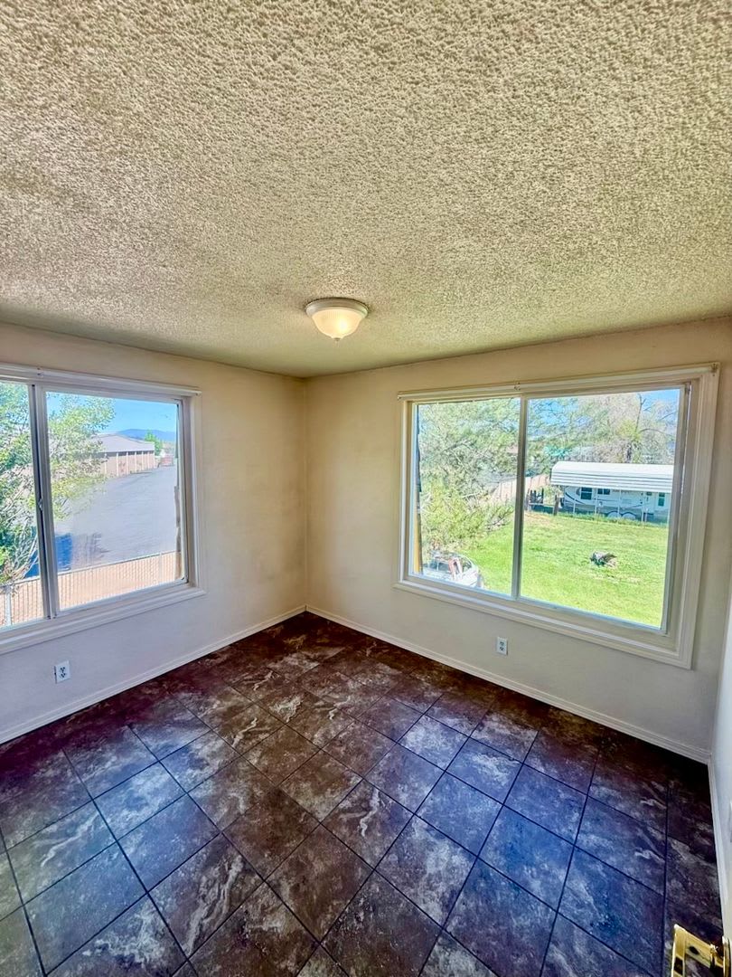 2 Bedroom 1 Bathroom Upstairs Apartment In The South Suburbs – photo 5