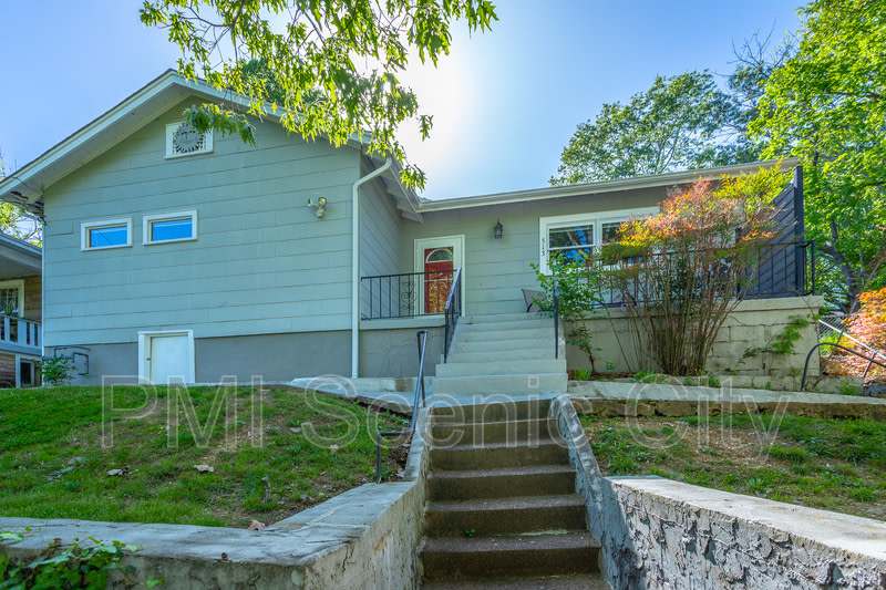 513 Lytle St – photo 4