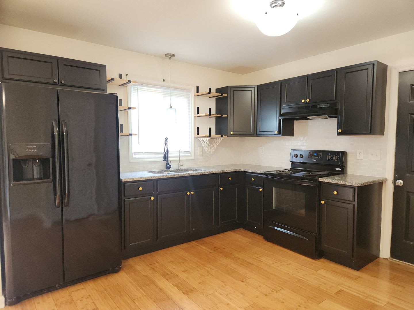 Updated 3 Bed / 2 Bath Ranch – Minutes to Fort Campbell & I-24! – photo 5