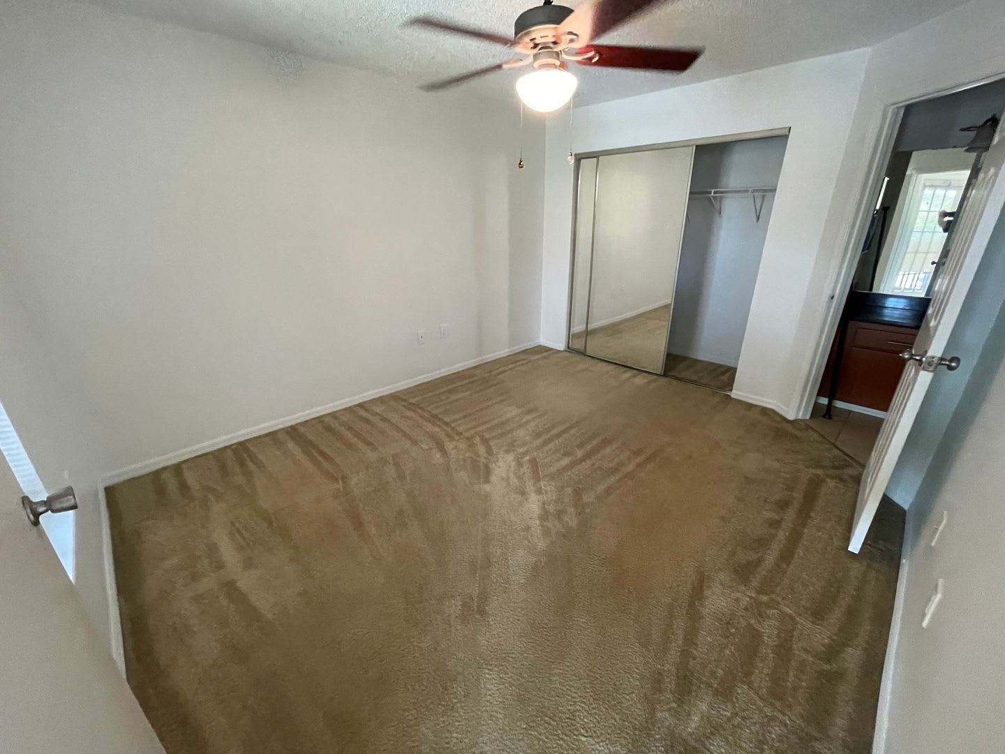 Condo Convenient To Attractions Bella Vista Community Available August 13Th – photo 5