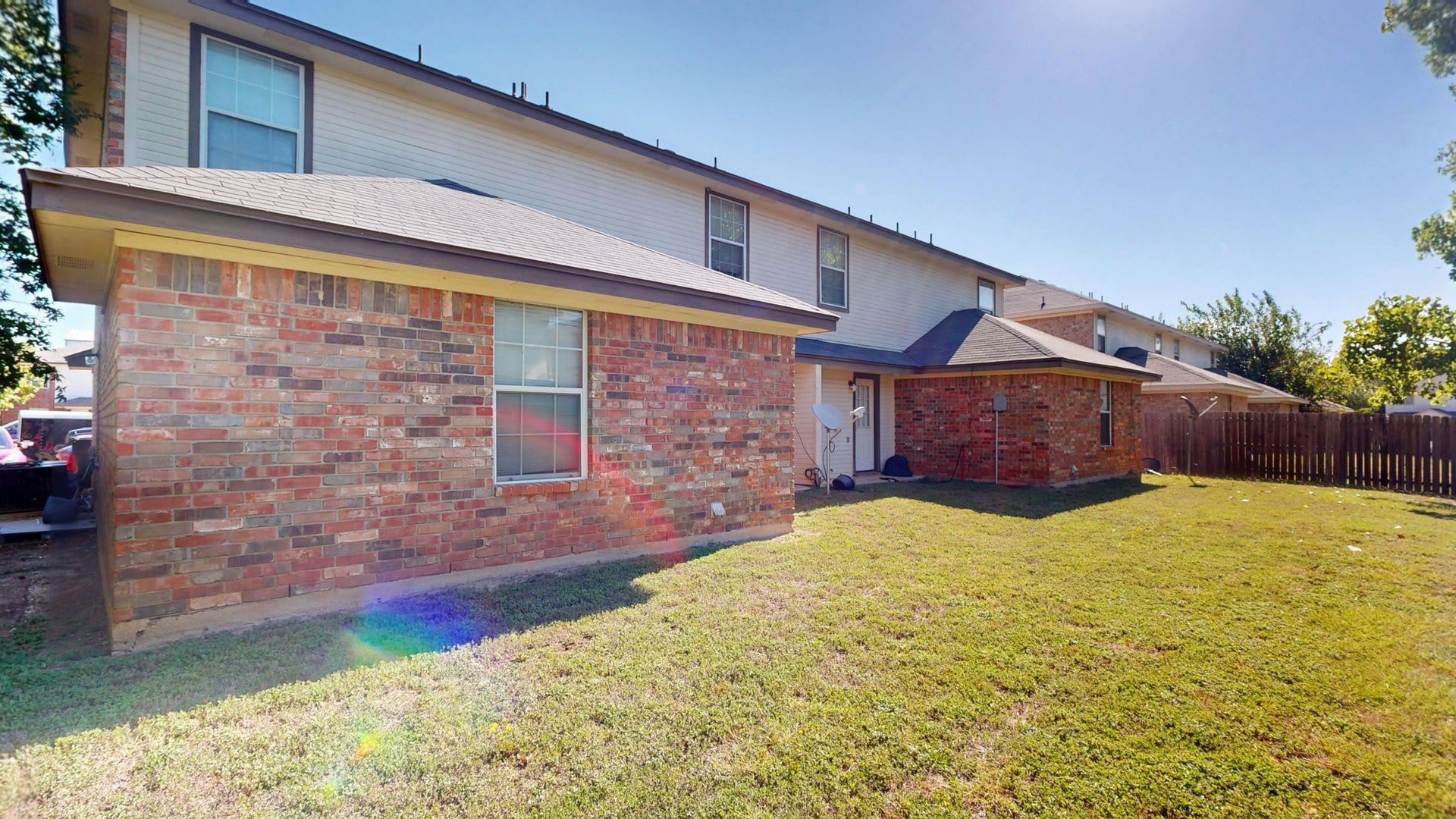 2 WEEKS FREE + $875 RENT + NEW CARPET IN A TWO BEDROOM TOWNHOUSE!!!! – photo 2