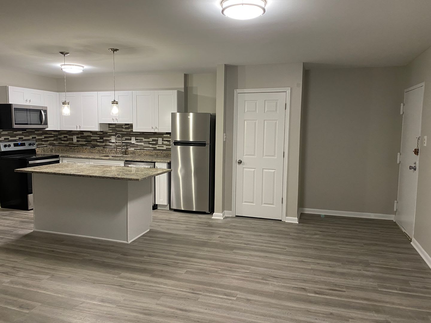 Spacious 1 Br Unit Near Dining and Shopping – photo 5