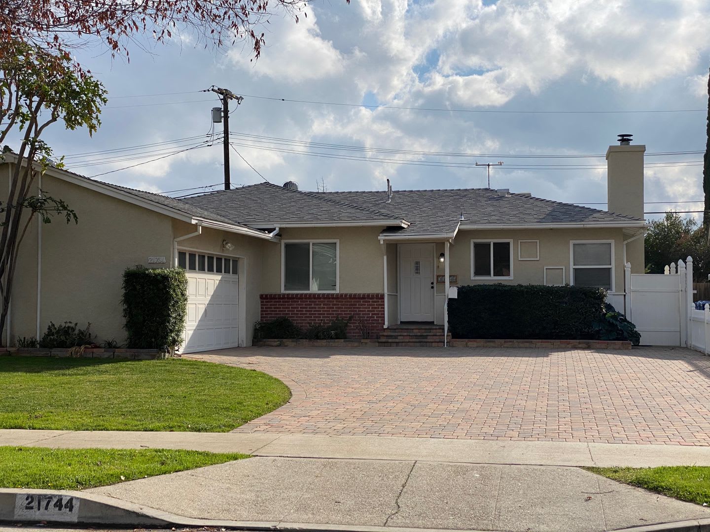 Single story 3 bed, 2 bath home with yard. – photo 1