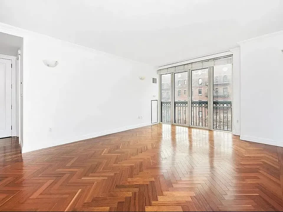 402 E 51st St Apt 13 – photo 2