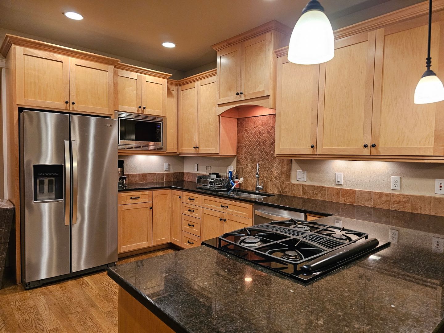 715 NE Oak St. B – photo 4