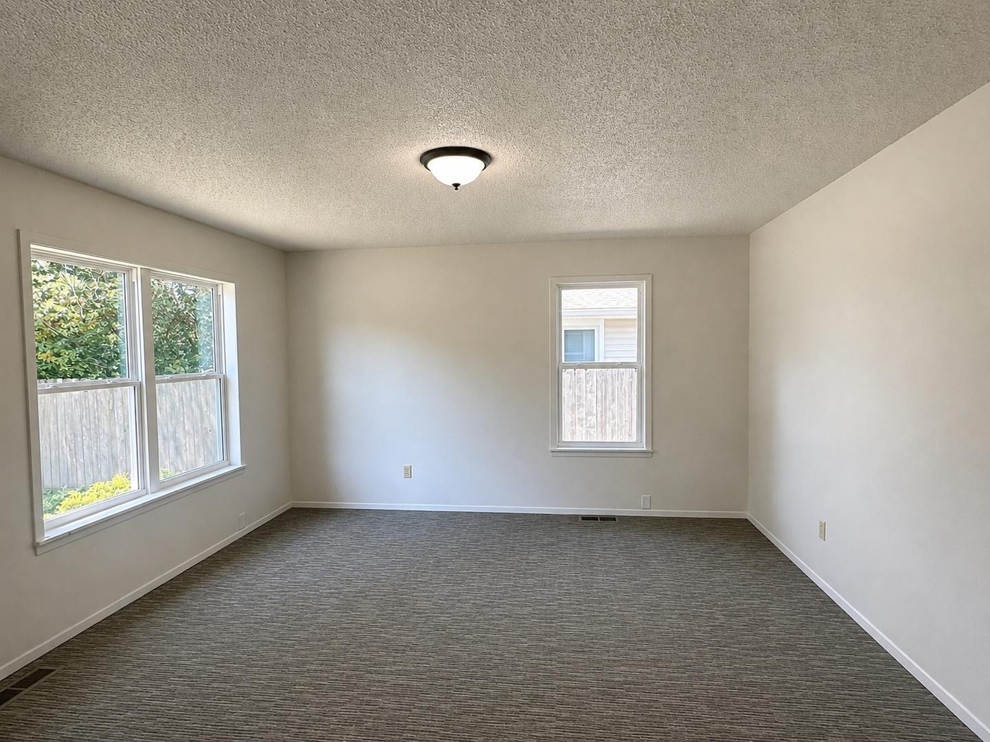 Spacious 3-Bedroom Home with Garage & Fenced Yard! – photo 2