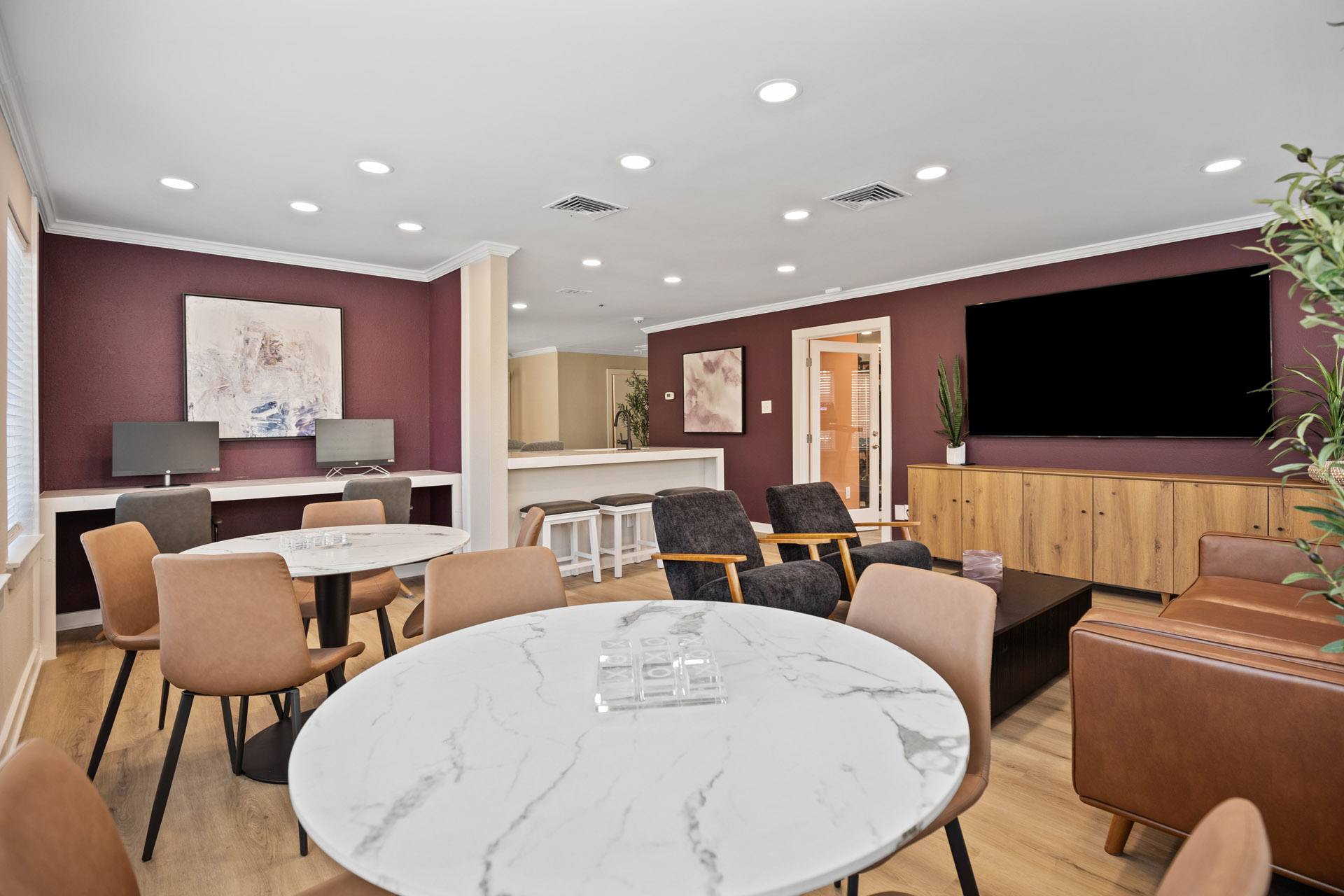 Oak City Apartments – photo 1