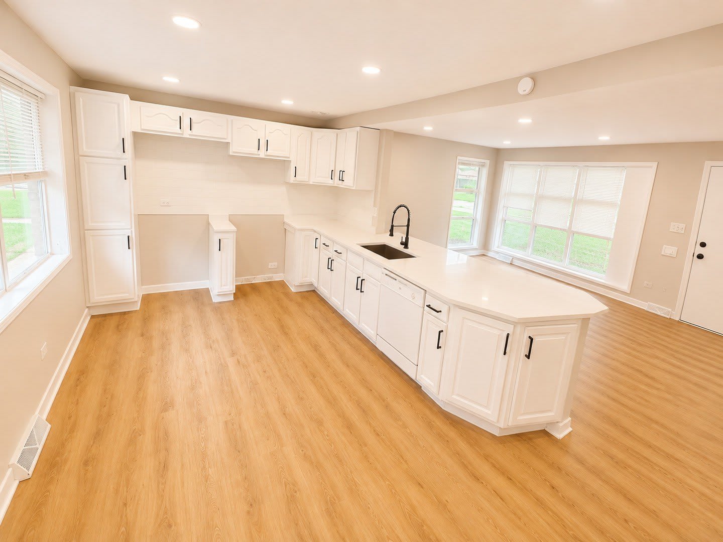 14603 S Avalon Avenue – photo 5
