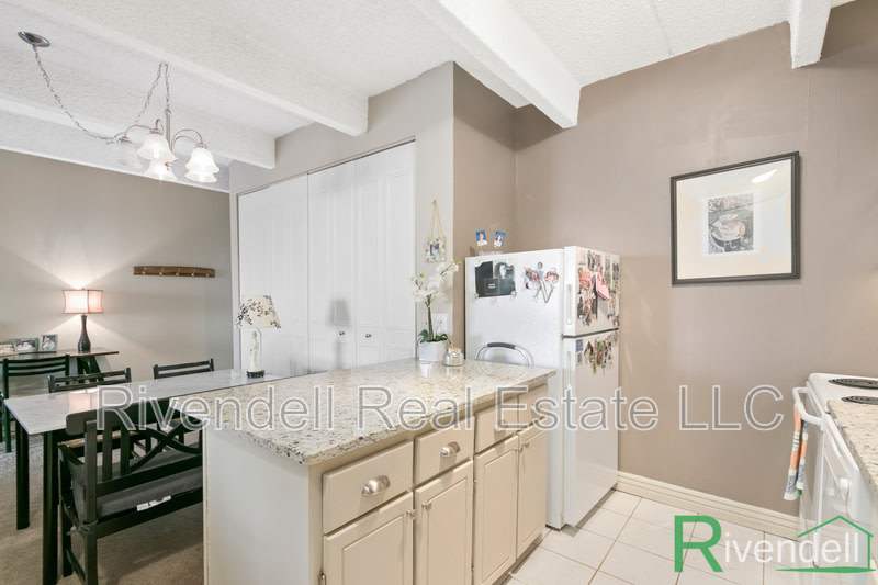 130 N Pearl St #1605 – photo 3