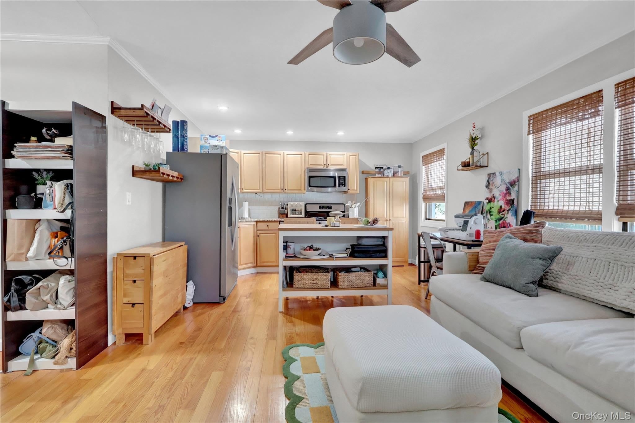 65 W Broadway – photo 1
