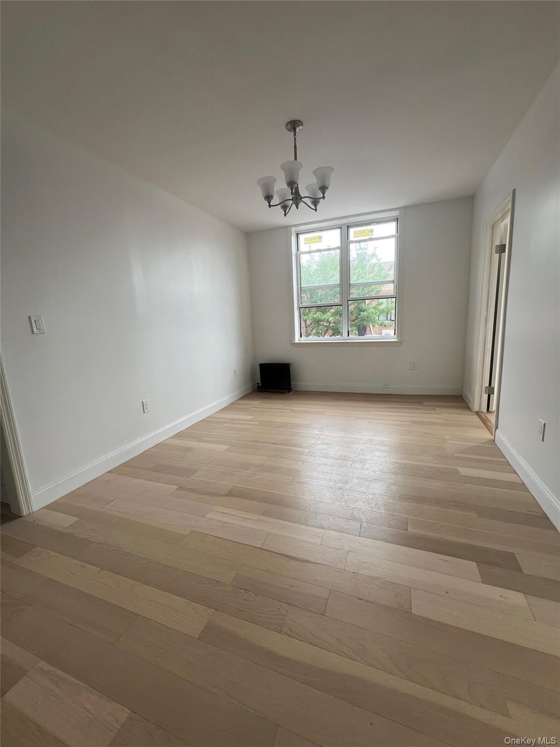 83 19 Northern Boulevard – photo 2