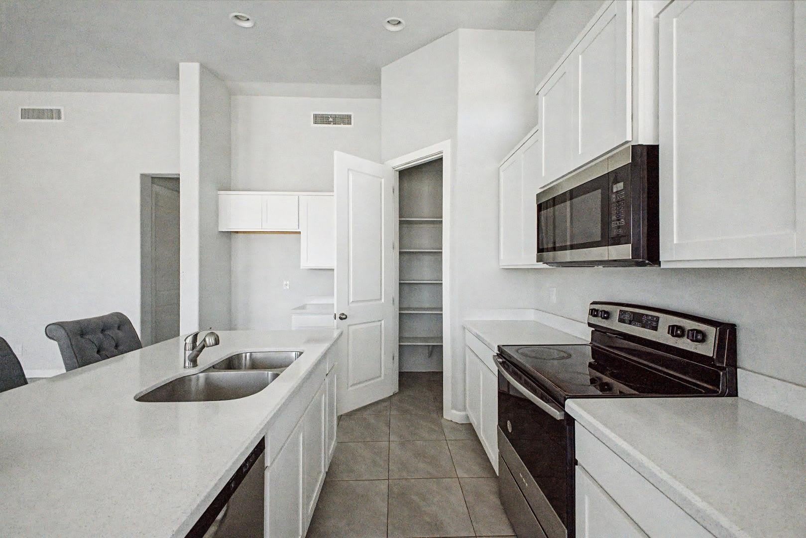 13316 S 190TH Avenue – photo 4