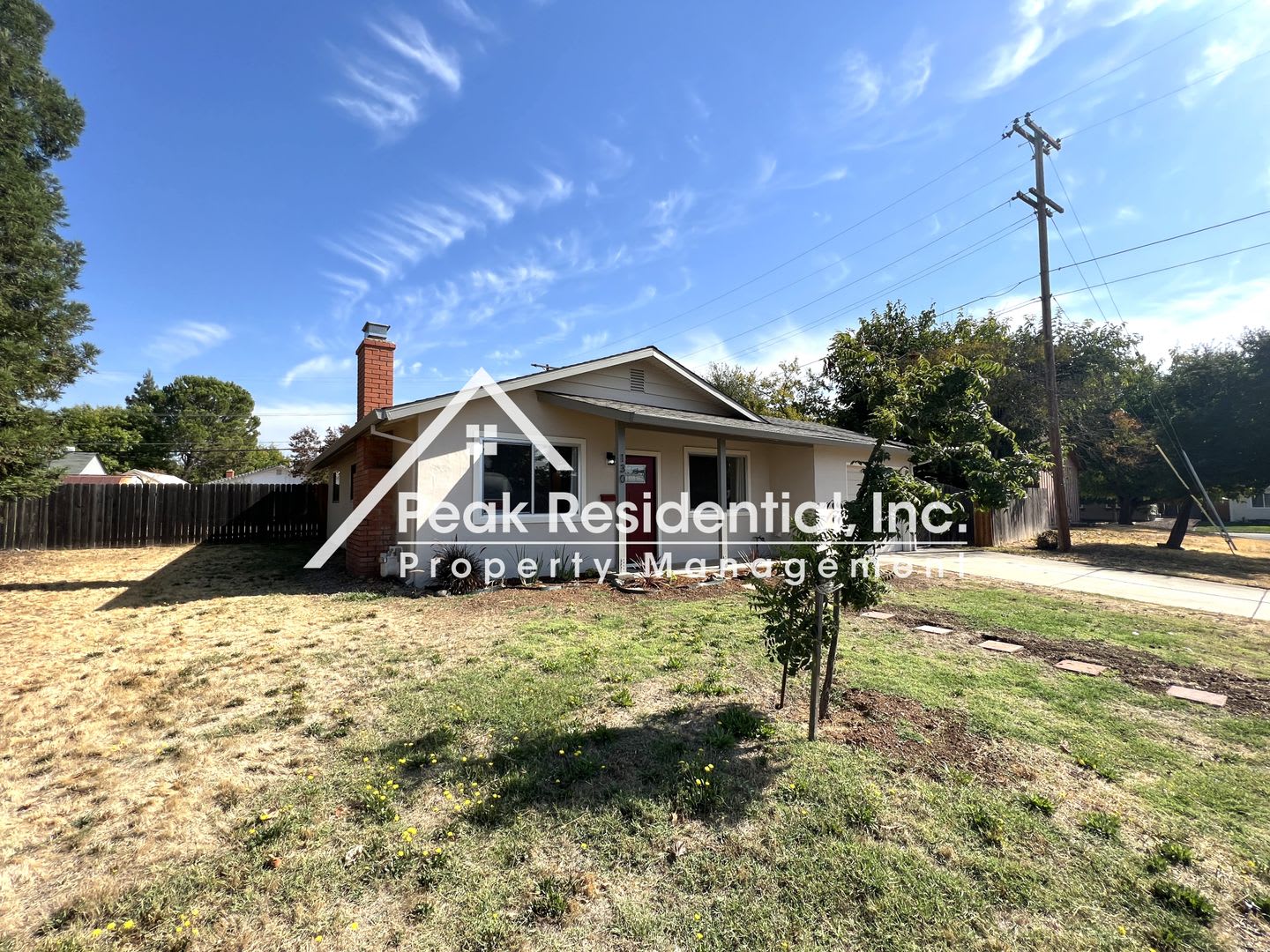 Updated 3bd/1ba Folsm Home with Large Yard! – photo 2