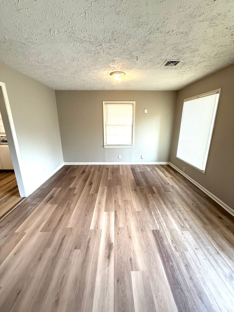 ** 3 bed 1 bath located in Forest Hills ** to schedule a self showing – photo 1