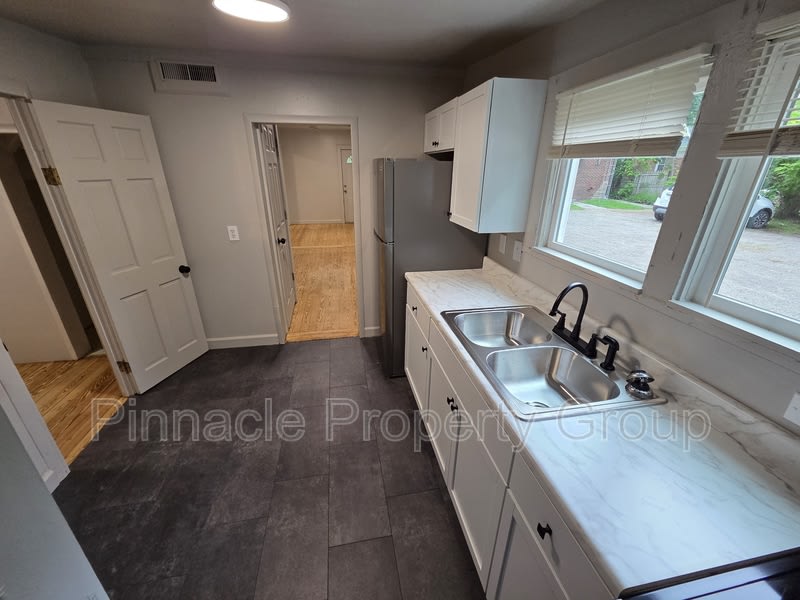 832 North Leroy Street – photo 2