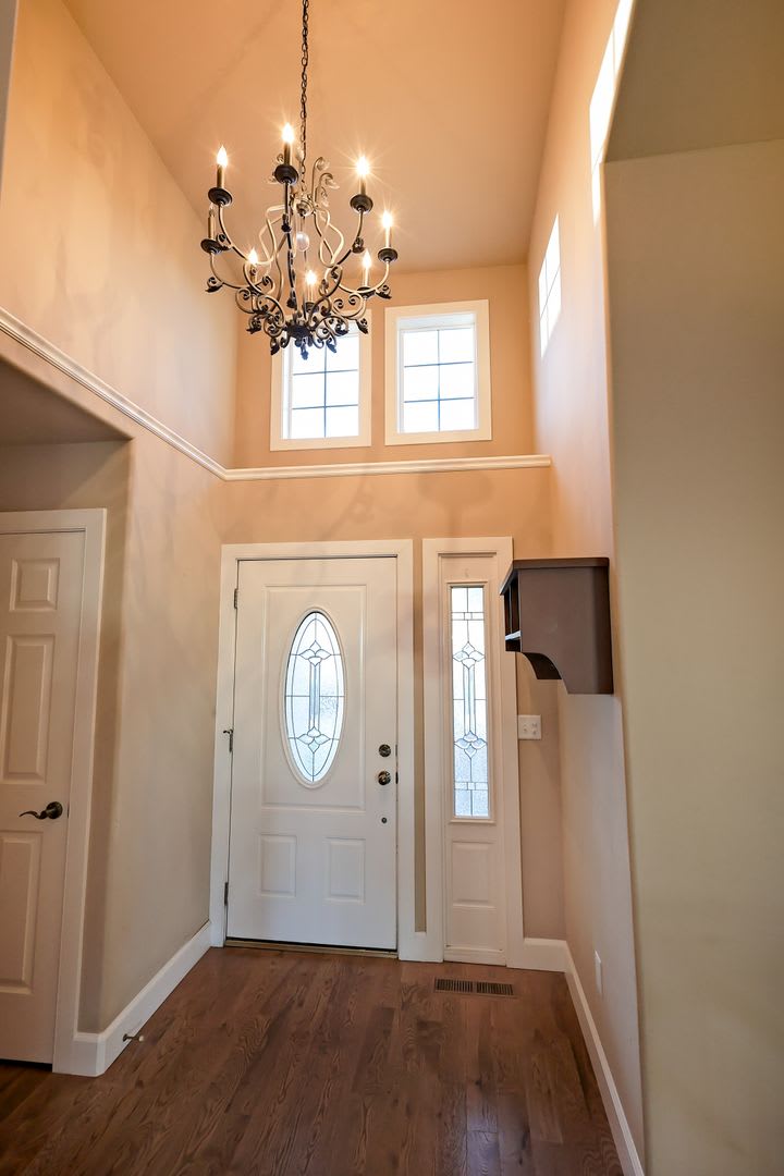 Townhouse located near Canyon Rim Parkway and tons of shopping – photo 5
