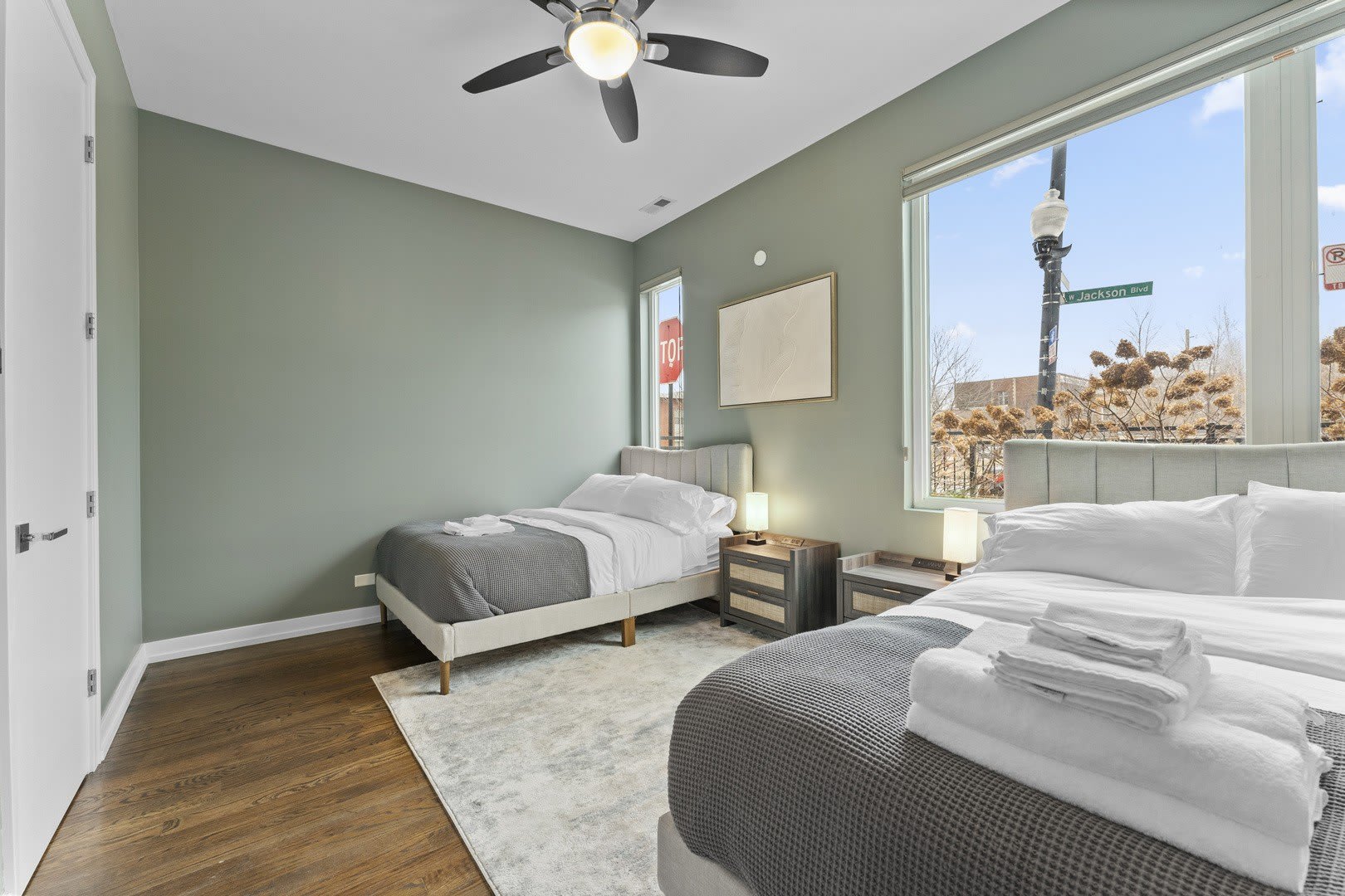 2437 W Jackson Boulevard – photo 3