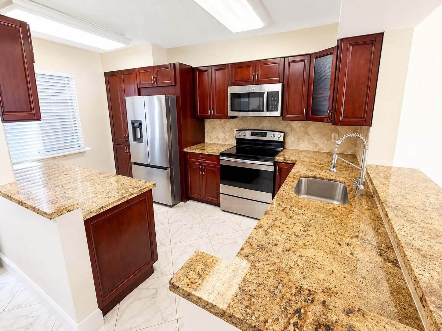 7076 Huntington Lane – photo 3