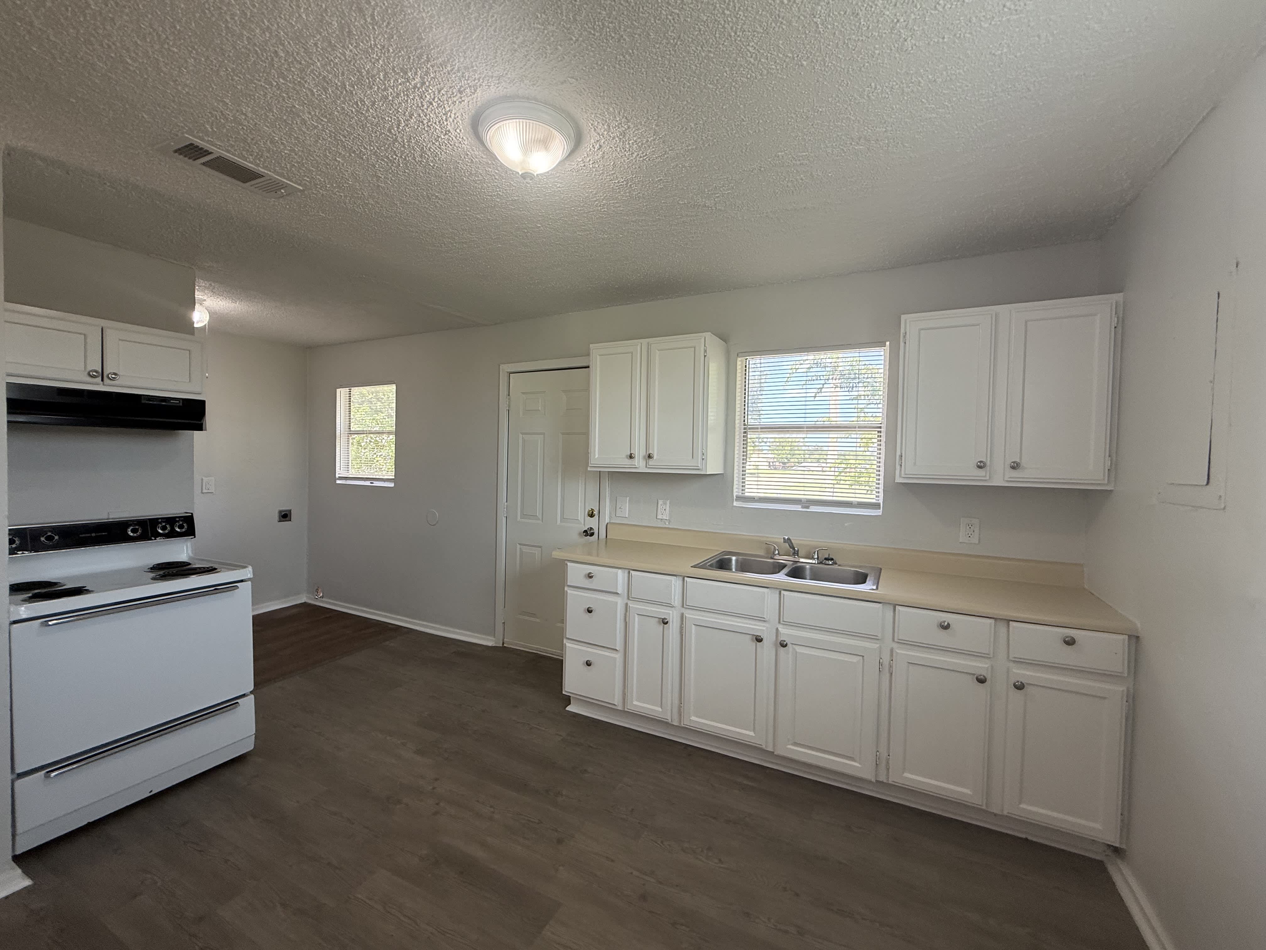 1439 NE 24th St – photo 5