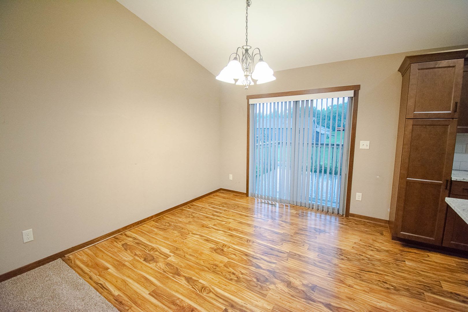 Beautiful And Spacious 4 Bedroom 3 Bath Available For Rent – photo 3