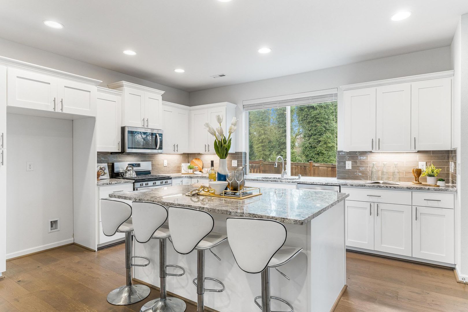 Modern Built Home in Great Neighborhood – photo 3