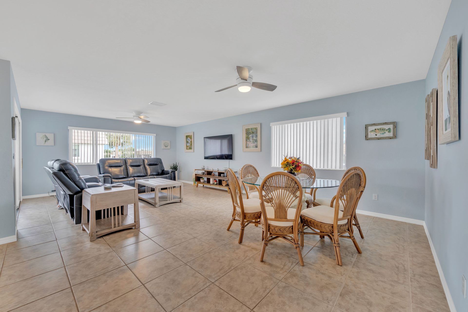 Annual furnished 2 bed/2 bath Villa in Sarasota close to Siesta Key! – photo 1