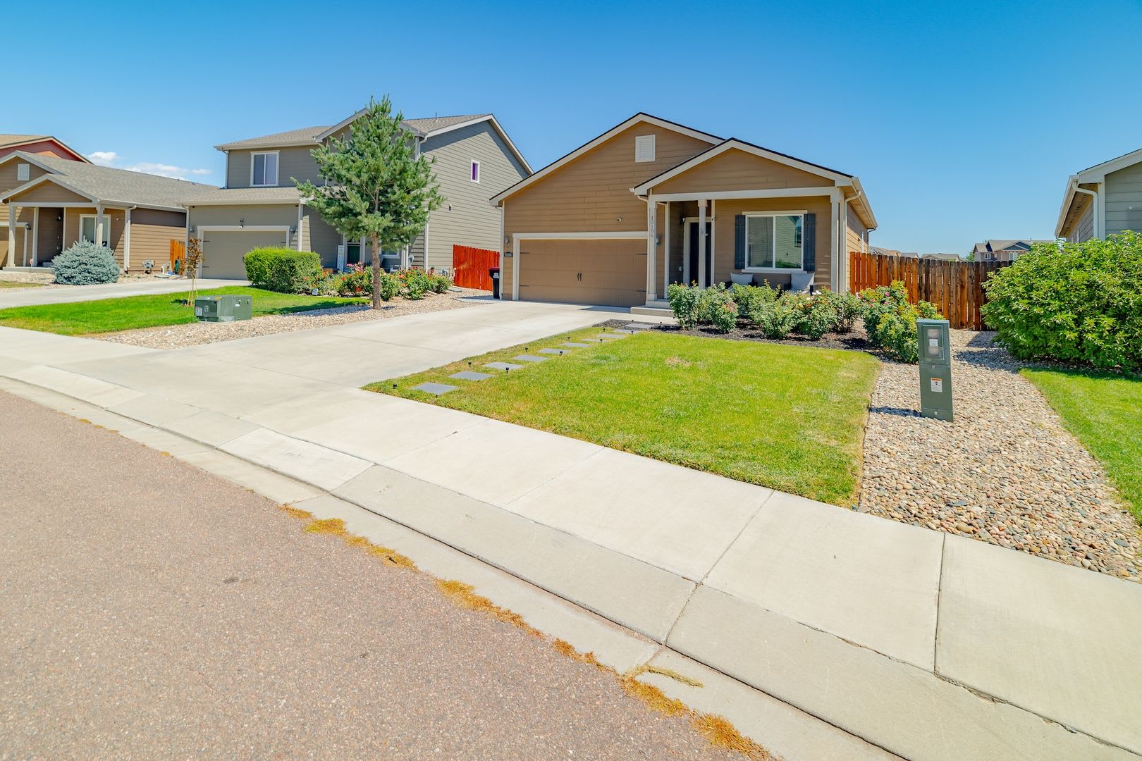 Spacious 3-Bedroom Ranch with Large Fenced Backyard & 2-Car Garage in Larson Ranch – photo 4