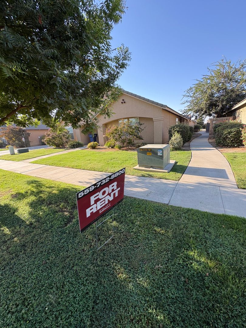 Charming apartment home located on Bella Oaks Drive! Available Now! – photo 5