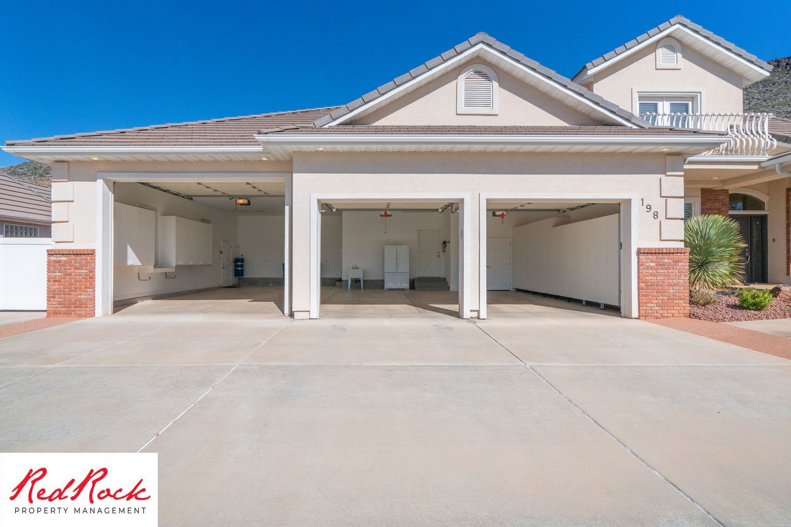 Spacious 4 Bedroom Haven. Your Ideal Home Awaits! – photo 4