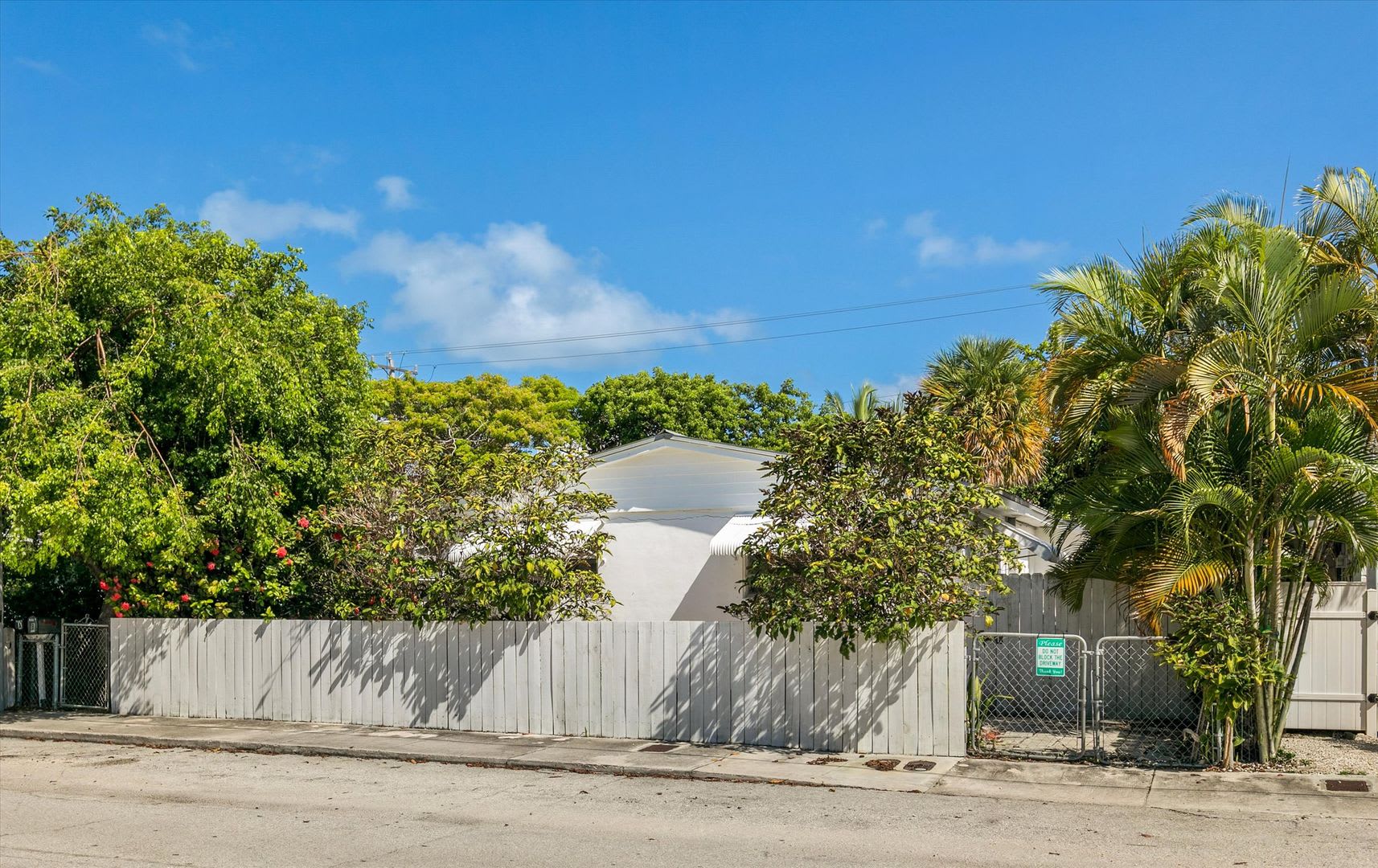 Charming 2BR/1BA with Fenced Yard & Outdoor Shower – Available Now – photo 2