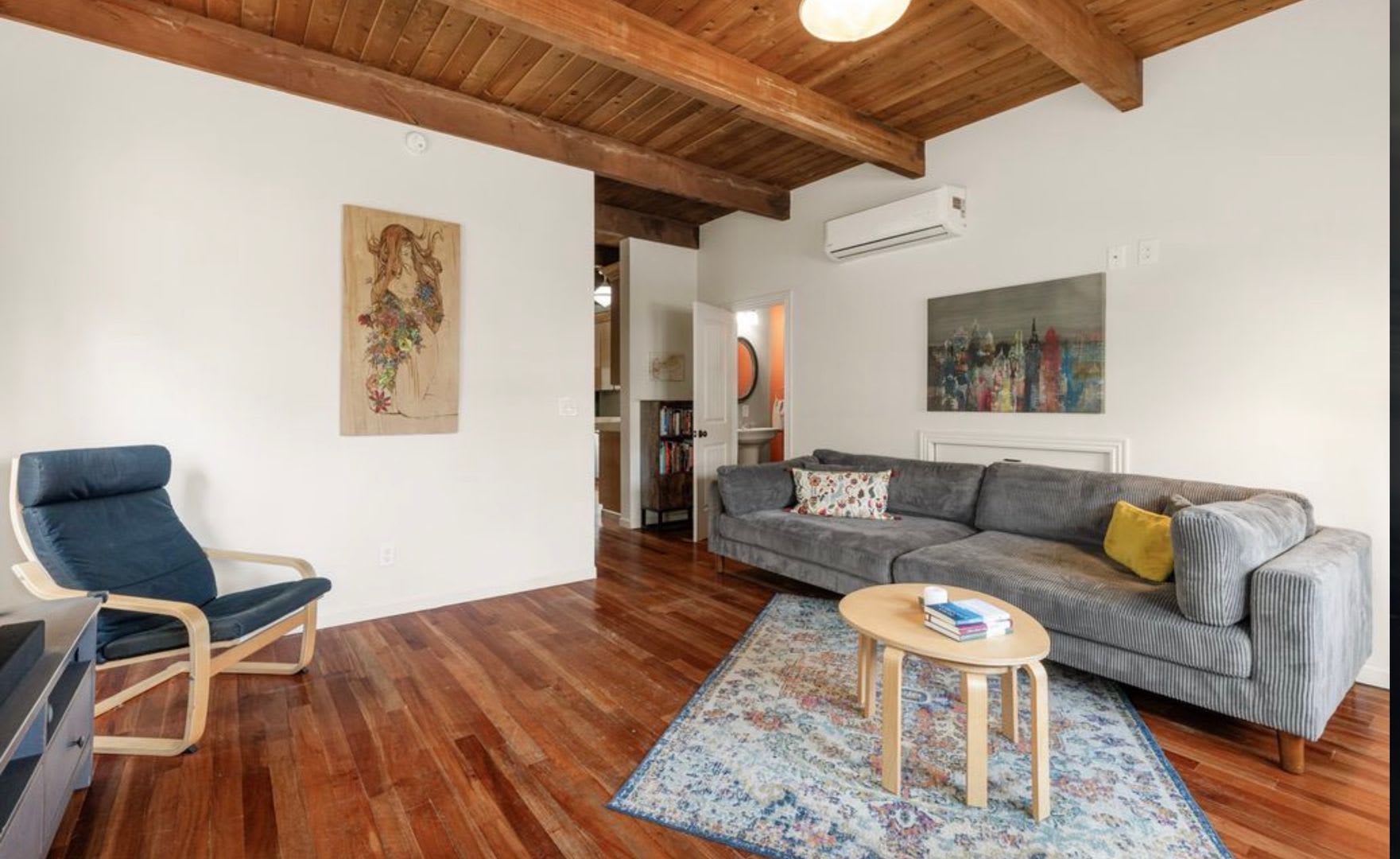 Beautiful 3 Bedroom Milwaukie Home Wood Floors Tons Of Character – photo 2