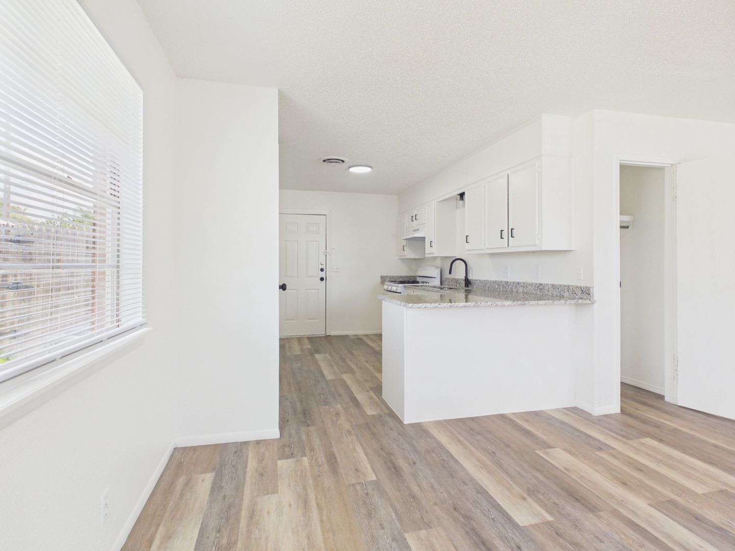 Cute 2 Bed 1 Bath You Don T Want To Miss – photo 5