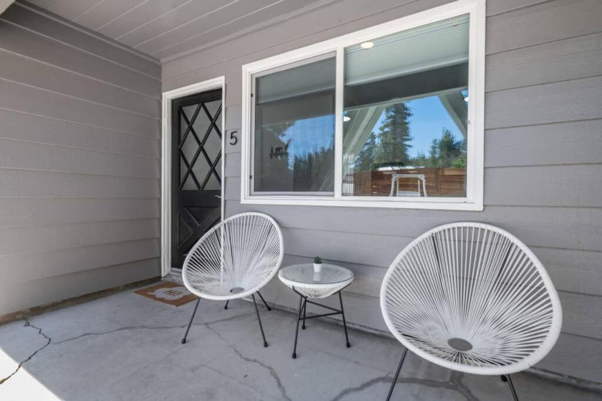 Cozy, Fully Furnished, One Bedroom One Bathroom Rental Minutes Away from the Big Bear Lake Front! – photo 4