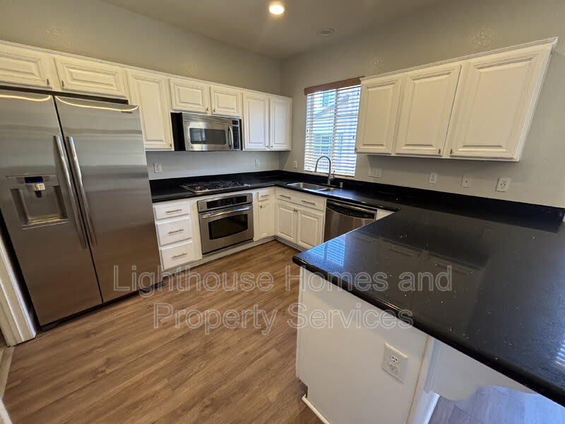1895 Ardilea Street – photo 5